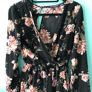 Long sleeve floral romper 🌸